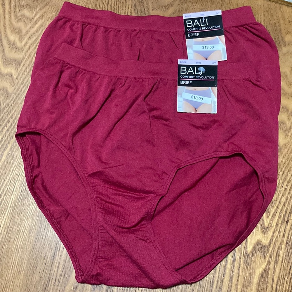 Bali Comfort Revolution Women’s Brief - Set of 2 (size6/7) NWT